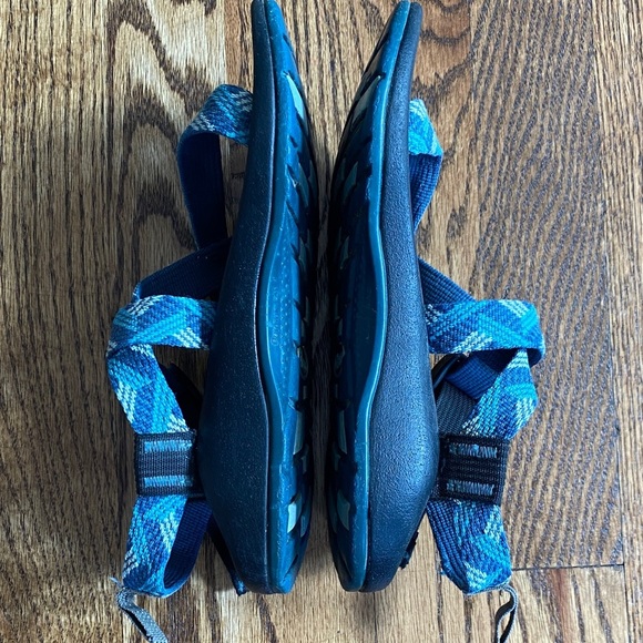 Blue/turquoise/white kids Chaco sandals, size 3. Excellent condition ships quick - Picture 10 of 15